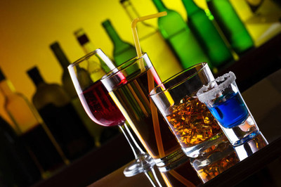 酒吧中的酒精飲料與雞尾酒探索